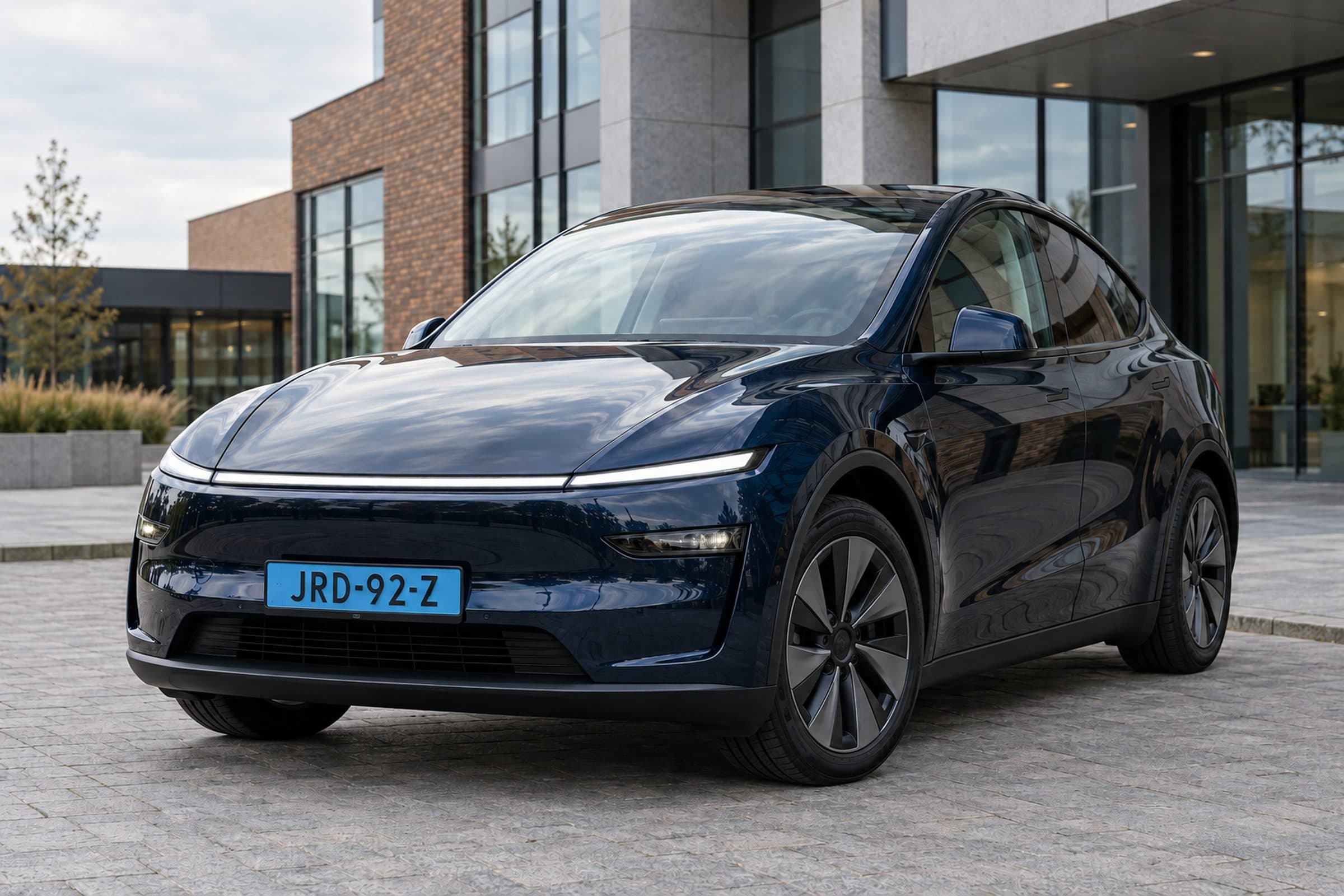 Tesla Model Y van Taxi Far